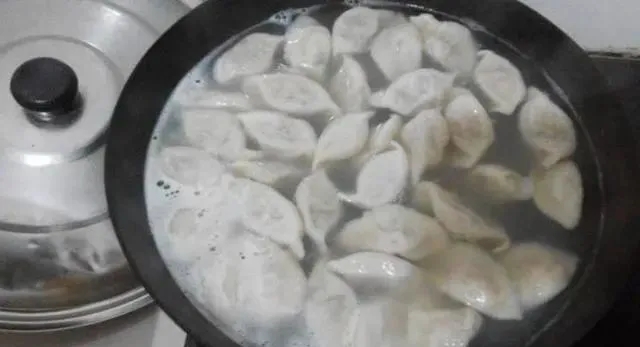 速凍餃子應(yīng)該怎么煮，為什么煮速凍餃子要溫水下鍋？